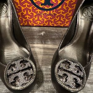 Tory Burch Pierson Anthracite Metallic, NWT, size 7